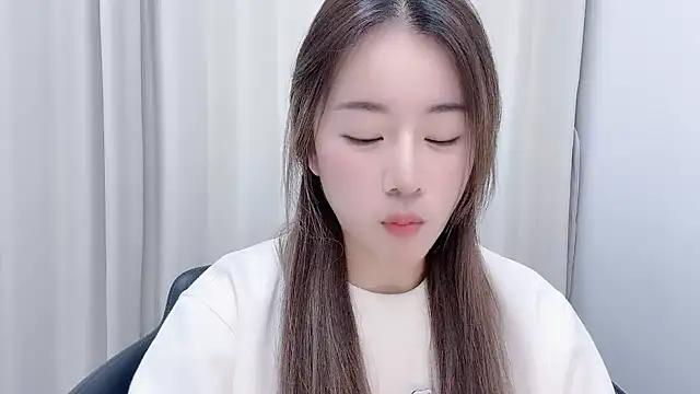 chloe-01 online show from 01-17-25, 12:21