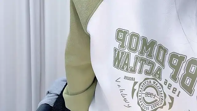 chloe-01 online show from 01-19-25, 04:22