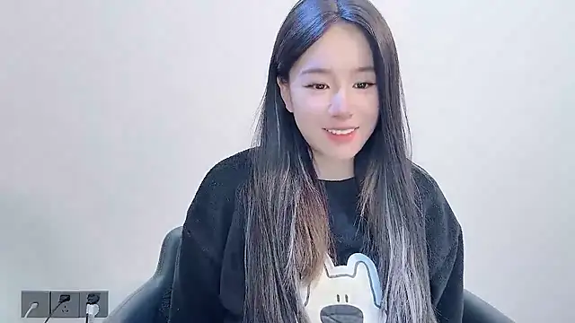 Snapshot of chloe-01 chatting on 12-14-25, 05:02 chloe-01 online show from 12-14-25, 05:02