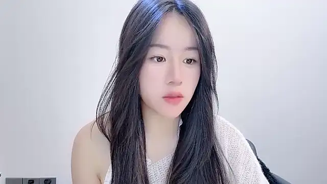 Snapshot of chloe-01 chatting on 12-18-25, 04:07 chloe-01 online show from 12-18-25, 04:07