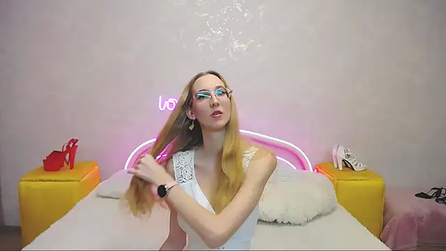 Snapshot of KlaryBrait chatting on 01-29-25, 12:24 KlaryBrait online show from 01-29-25, 12:24