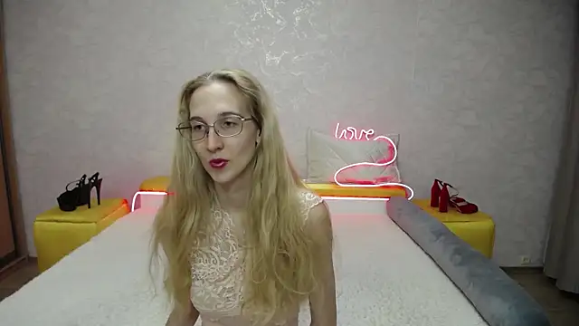 Snapshot of KlaryBrait chatting on 11-21-25, 09:30 KlaryBrait online show from 11-21-25, 09:30