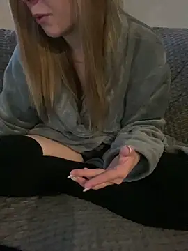 Mia harmati online show from 01-31-25, 03:11