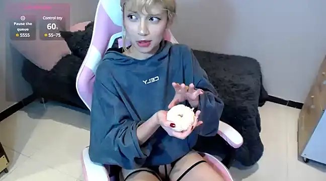 Snapshot of HiScarlett chatting on 01-26-25, 01:47 HiScarlett online show from 01-26-25, 01:47