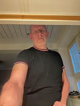 Snapshot of malematureisbest chatting on 12-14-25, 03:39 malematureisbest online show from 12-14-25, 03:39