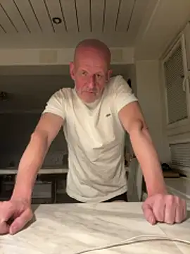 Snapshot of malematureisbest chatting on 12-18-25, 07:31 malematureisbest online show from 12-18-25, 07:31