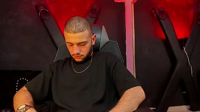 MaximusDick1  online show from 09-18-25, 03:52