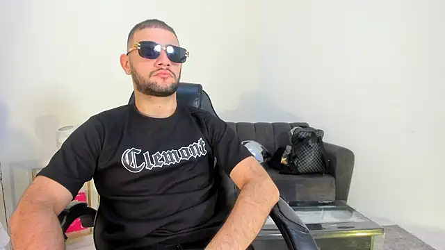 MaximusDick1  online show from 07-26-26, 12:12