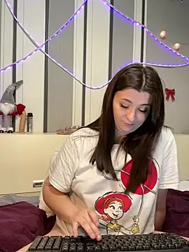 Snapshot of Jadelli chatting on 02-13-25, 02:01 Jadelli online show from 02-13-25, 02:01