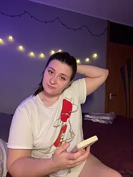 Snapshot of Jadelli chatting on 03-04-25, 09:32 Jadelli online show from 03-04-25, 09:32