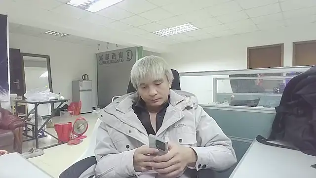 Snapshot of clisssx chatting on 12-15-24, 10:39 clisssx online show from 12-15-24, 10:39