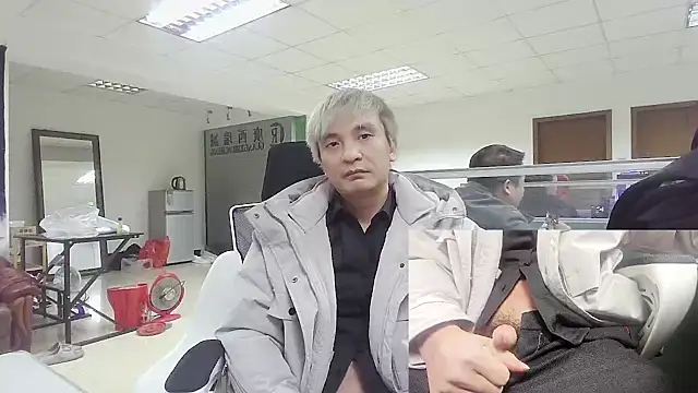 Snapshot of clisssx chatting on 12-15-24, 04:48 clisssx online show from 12-15-24, 04:48