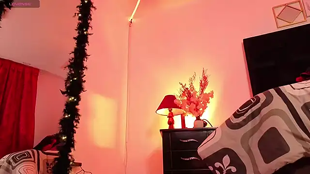 Snapshot of Pauilina chatting on 12-15-24, 01:35 Pauilina online show from 12-15-24, 01:35