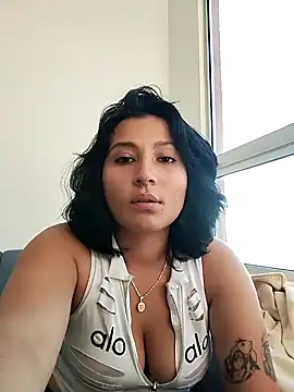 Snapshot of Pauilina chatting on 01-18-25, 10:17 Pauilina online show from 01-18-25, 10:17