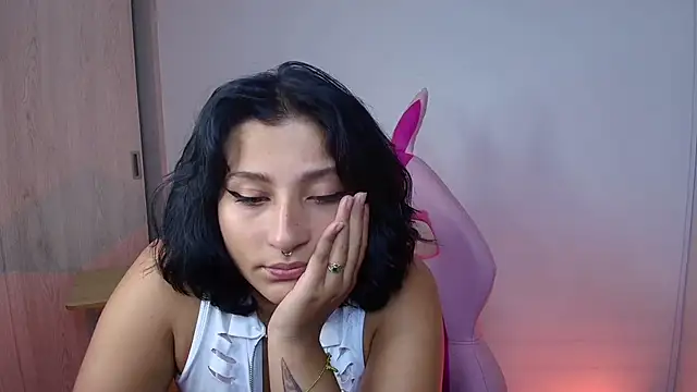 Snapshot of Pauilina chatting on 01-19-25, 01:21 Pauilina online show from 01-19-25, 01:21