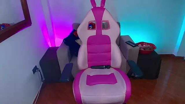 Snapshot of Pauilina chatting on 03-18-25, 05:10 Pauilina online show from 03-18-25, 05:10