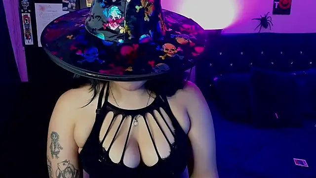 Snapshot of Pauilina chatting on 11-02-25, 08:55 Pauilina online show from 11-02-25, 08:55