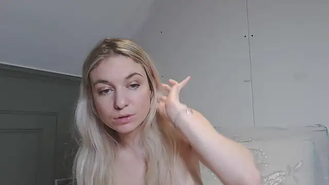 Snapshot of carlaaa chatting on 01-14-25, 12:22 carlaaa online show from 01-14-25, 12:22