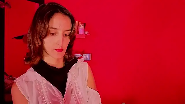 Snapshot of Ambar_Roux_ chatting on 04-23-26, 01:35 Ambar Roux online show from 04-23-26, 01:35