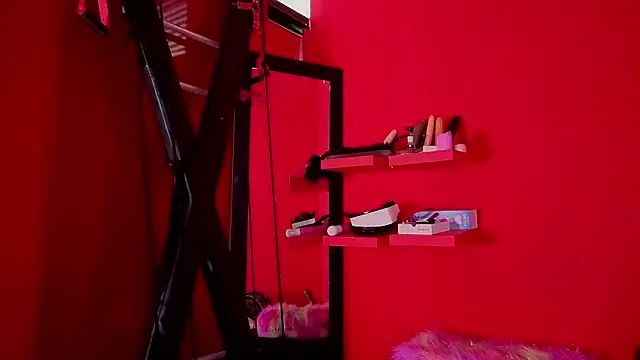 Snapshot of Ambar_Roux_ chatting on 05-11-26, 02:45 Ambar Roux online show from 05-11-26, 02:45