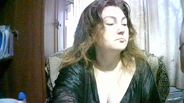 Snapshot of Madame-Butterfly chatting on 10-13-25, 02:00 Madame-Butterfly online show from 10-13-25, 02:00