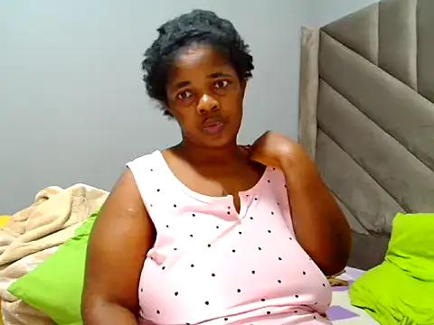 Snapshot of Hips2seyy86 chatting on 12-15-25, 03:33 Hips2seyy86 online show from 12-15-25, 03:33