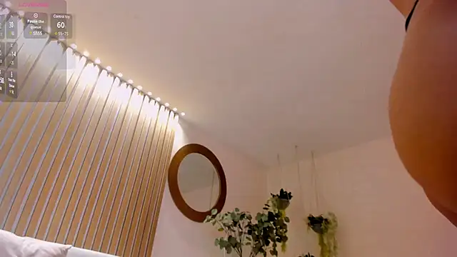 Snapshot of ValeriaRoldanX chatting on 03-22-25, 06:43 ValeriaRoldanX online show from 03-22-25, 06:43