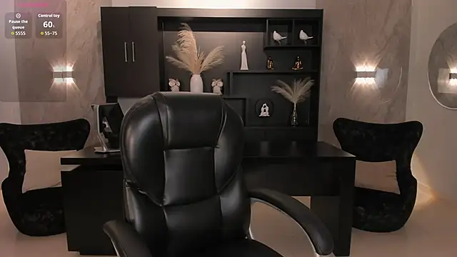 Snapshot of ValeriaRoldanX chatting on 10-18-25, 03:20 ValeriaRoldanX online show from 10-18-25, 03:20