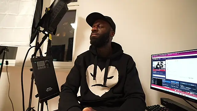 MacTroy online show from 12-04-24, 03:43