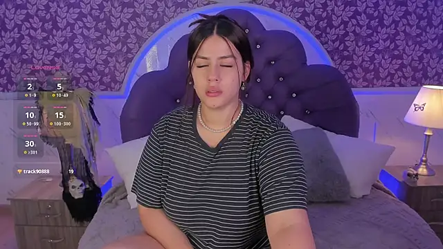 Snapshot of Miamontoya chatting on 10-13-25, 01:55 Miamontoya online show from 10-13-25, 01:55