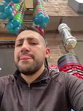 JuanZapata33 online show from 12-17-24, 05:58