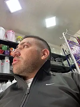 JuanZapata33 online show from 01-17-25, 04:47