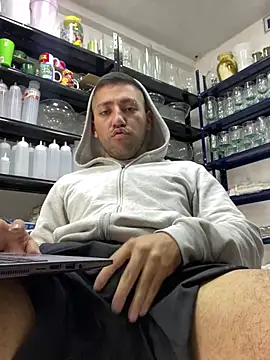 JuanZapata33 online show from 02-05-25, 06:15