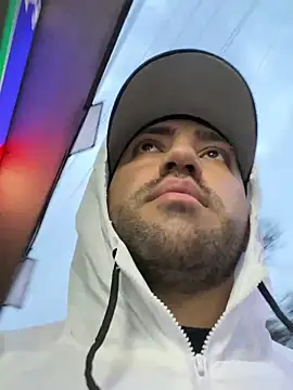 JuanZapata33 online show from 03-04-25, 11:11