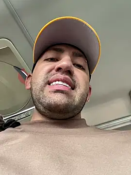 JuanZapata33 online show from 03-06-25, 05:33