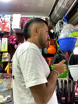 JuanZapata33 online show from 10-11-25, 09:02