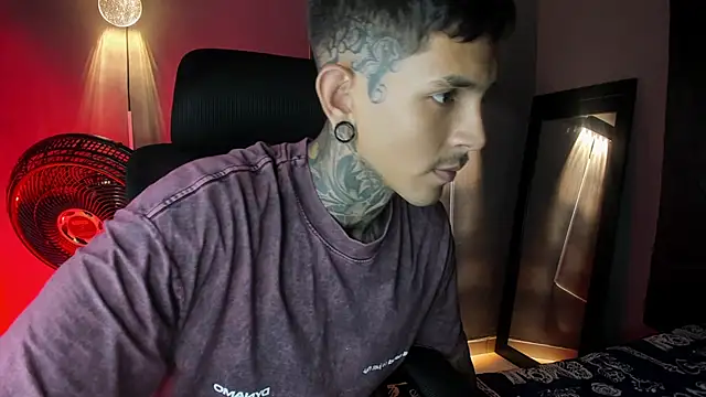 Travistanner 28 online show from 04-05-26, 07:27