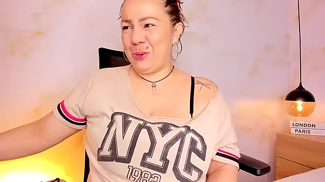 Snapshot of barbara_portman chatting on 09-26-25, 01:53 barbara portman online show from 09-26-25, 01:53