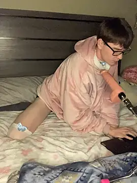 Snapshot of YourFavTwinkie chatting on 12-16-24, 06:53 YourFavTwinkie online show from 12-16-24, 06:53