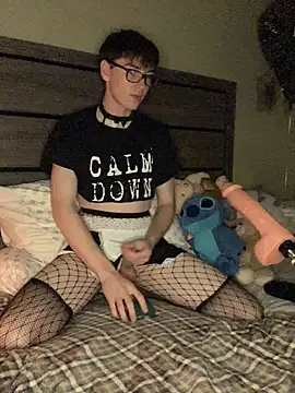 Snapshot of YourFavTwinkie chatting on 01-05-25, 10:43 YourFavTwinkie online show from 01-05-25, 10:43