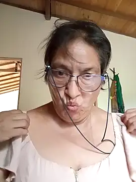 Snapshot of florecita69 chatting on 10-12-25, 08:30 florecita69 online show from 10-12-25, 08:30