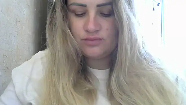 Snapshot of Honeydew-Waves chatting on 09-11-25, 05:40 Honeydew-Waves online show from 09-11-25, 05:40