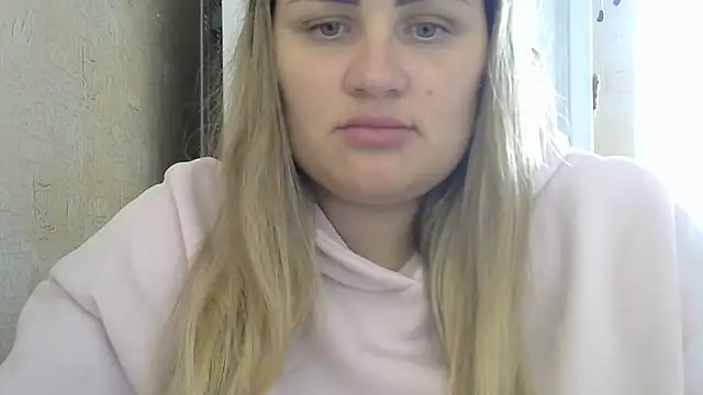 Snapshot of Honeydew-Waves chatting on 10-13-25, 07:19 Honeydew-Waves online show from 10-13-25, 07:19