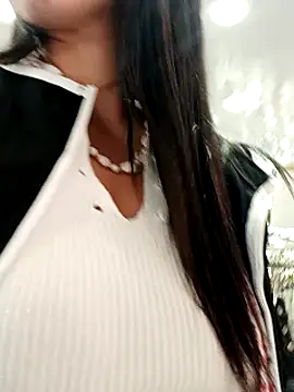 Snapshot of VALERY-03_ chatting on 01-04-25, 10:24 VALERY-03 online show from 01-04-25, 10:24