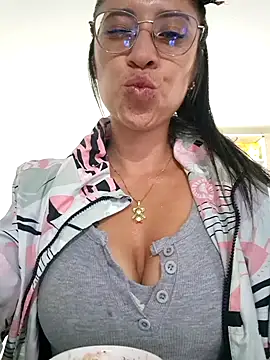 Snapshot of VALERY-03_ chatting on 01-18-25, 12:15 VALERY-03 online show from 01-18-25, 12:15