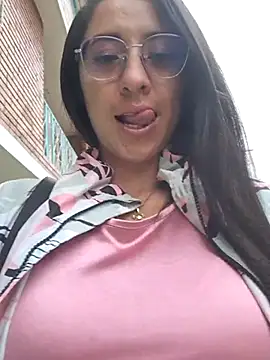 Snapshot of VALERY-03_ chatting on 03-04-25, 12:22 VALERY-03 online show from 03-04-25, 12:22