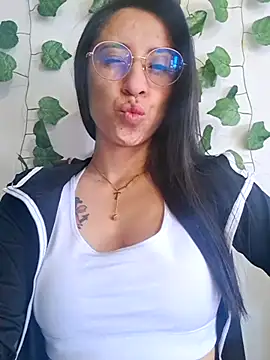 Snapshot of VALERY-03_ chatting on 10-06-25, 12:02 VALERY-03 online show from 10-06-25, 12:02