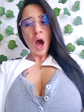 Snapshot of VALERY-03_ chatting on 10-18-25, 12:17 VALERY-03 online show from 10-18-25, 12:17