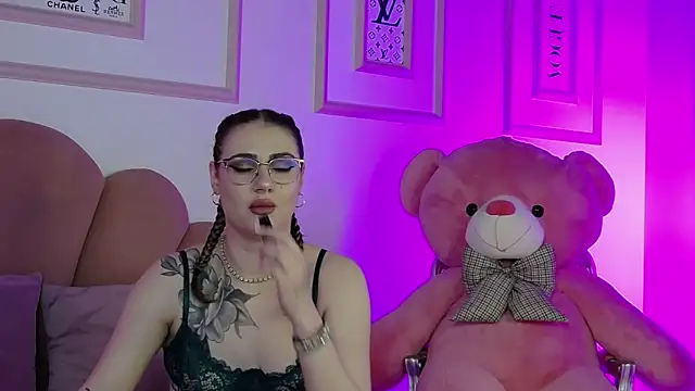 Abby  White online show from 04-17-26, 04:32