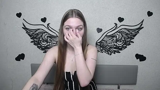 Snapshot of LaraPika chatting on 05-19-26, 05:03 LaraPika online show from 05-19-26, 05:03